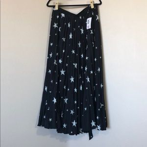 NWT black/white star print M Lularoe Deanne Skirt